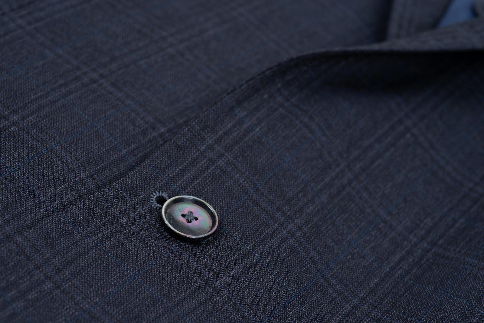 Hugo Boss Gray Plaid Wool Blazer Jacket With Shell Buttons, US 40L, EU 98
