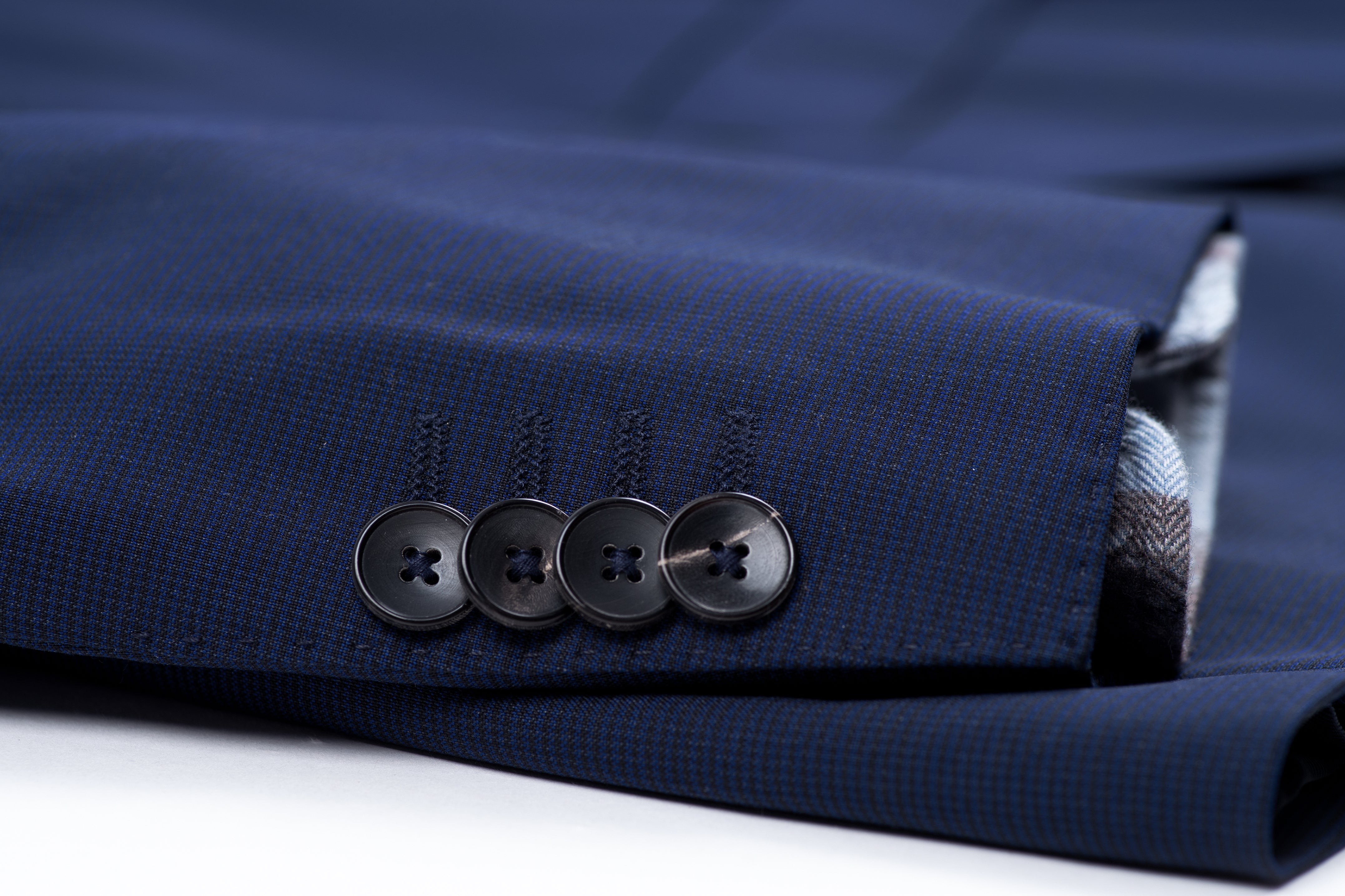 Hugo Boss Micro Houndstooth Silk-Wool Blend 2 Button Blazer, US 40R, EU 50
