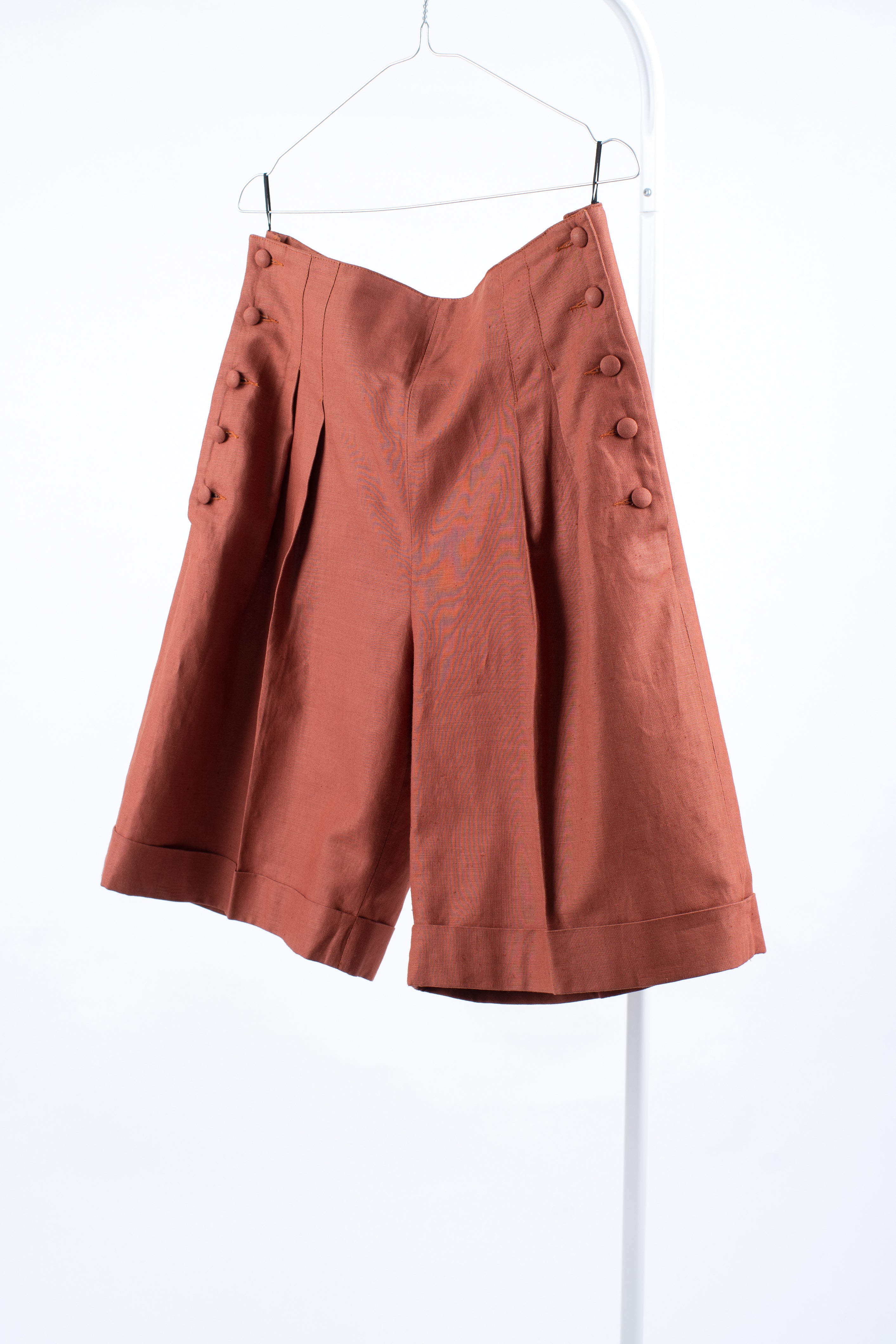 Vintage Women's Terracotta Linen Cotton Pleated Bermuda Shorts, L